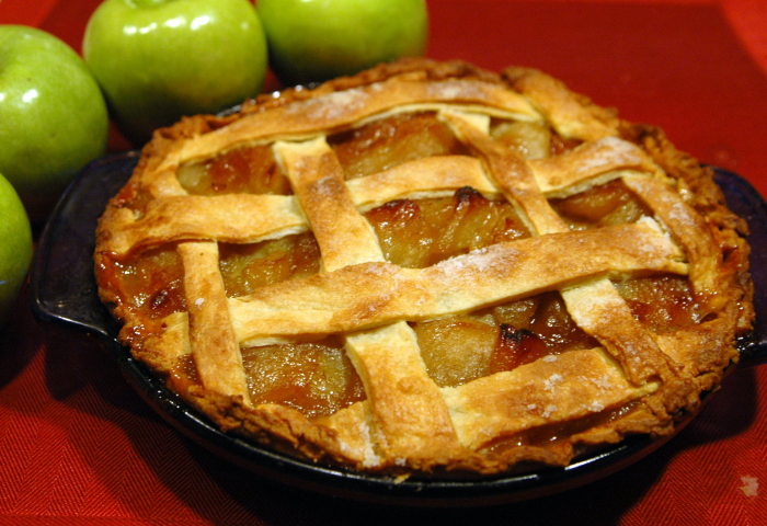 Bên ngoài của bánh là hình tròn lướt, bên trong nhân sẽ được làm từ nhiều loại táo khác nhau