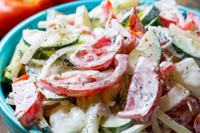 Chỉ mất 20 phút, bạn đã có ngay một đĩa salat dưa chuột ngon, hấp dẫn