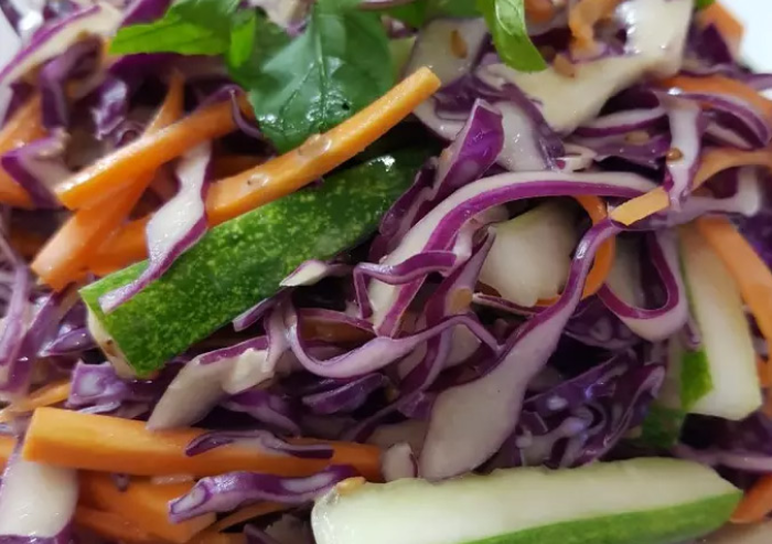 Salat dưa chuột bắp cải tím được nhiều chị em yêu thích