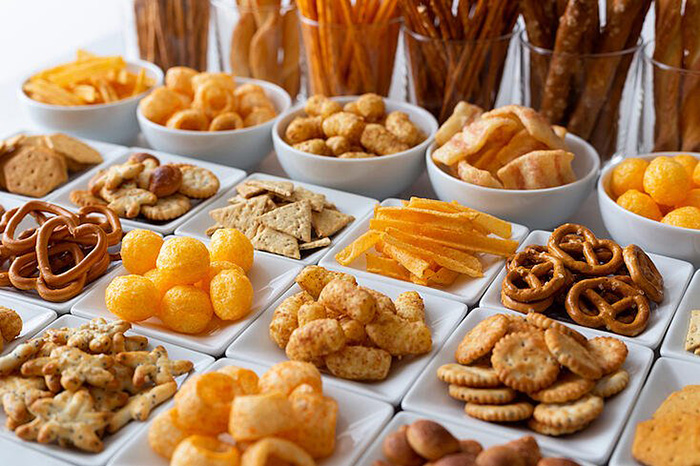 Snack là món ăn vặt được yêu thích tại Việt Nam
