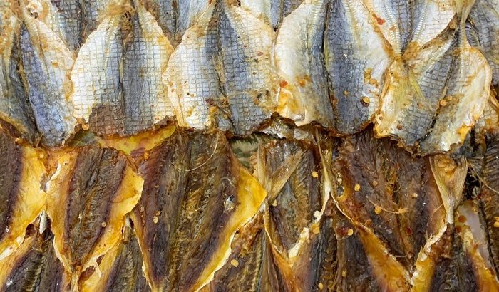 Cách bảo quản cá chỉ vàng khô dùng được lâu, tránh bị ẩm mốc