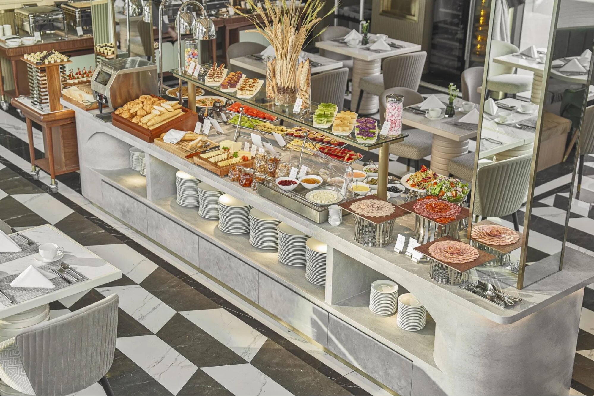 Nhà hàng tại La Siesta Premium Sai Gon